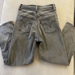 Levi’s Ribcage Straight Ankle Jeans